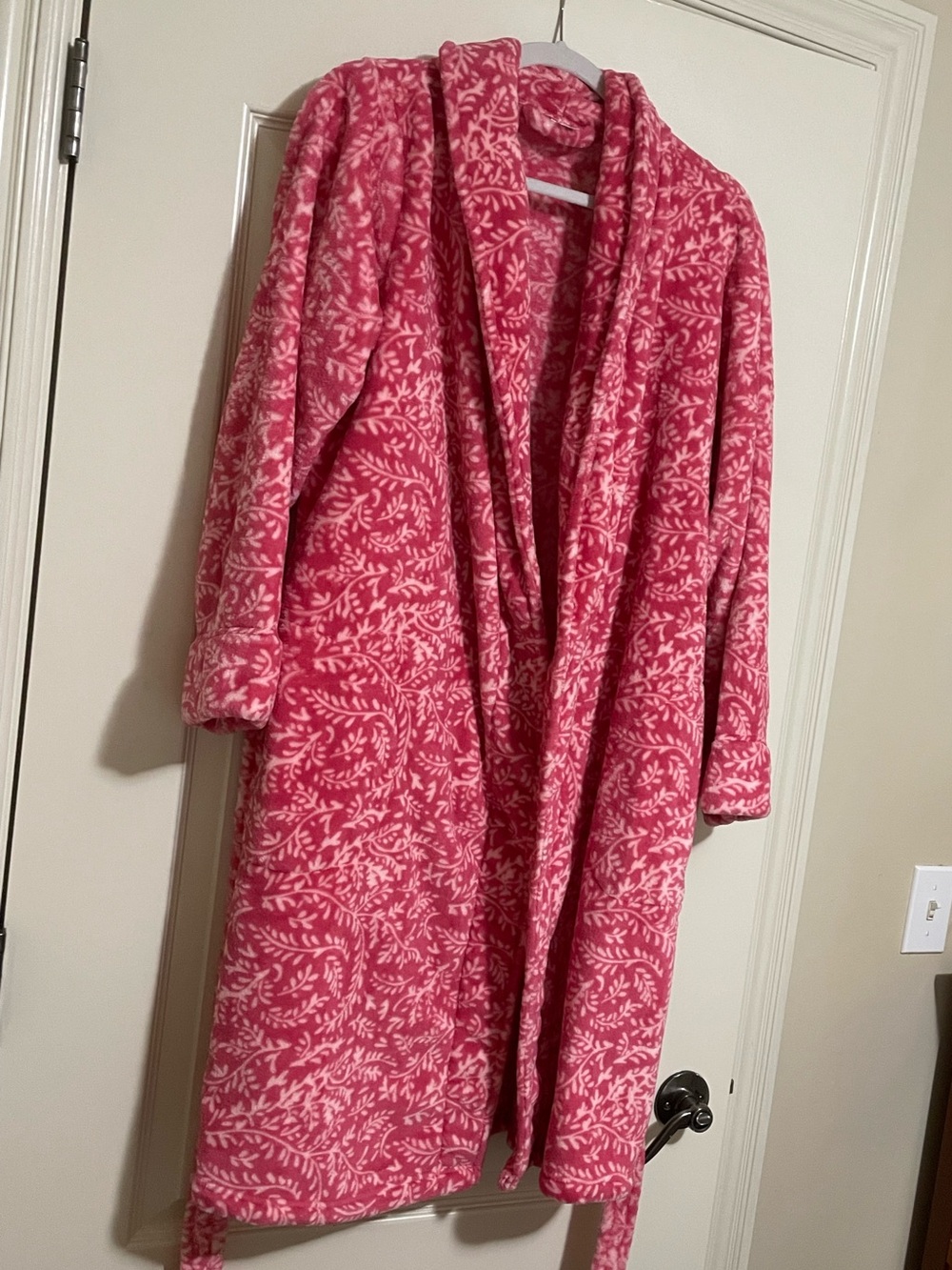 Vera Bradley Pink Floral Vine Plush Robe